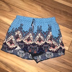 hollister flowy pattern shorts